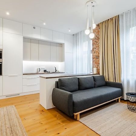 Two Bedroom Very Berry Apartment In Poznan With Desk By Noclegi Renters ภายนอก รูปภาพ