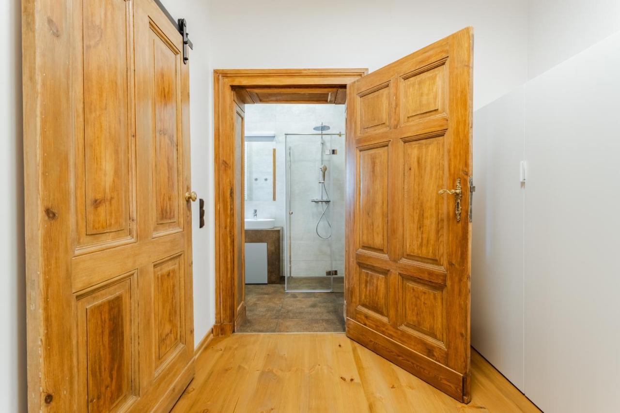 Two Bedroom Very Berry Apartment In Poznan With Desk By Noclegi Renters ภายนอก รูปภาพ