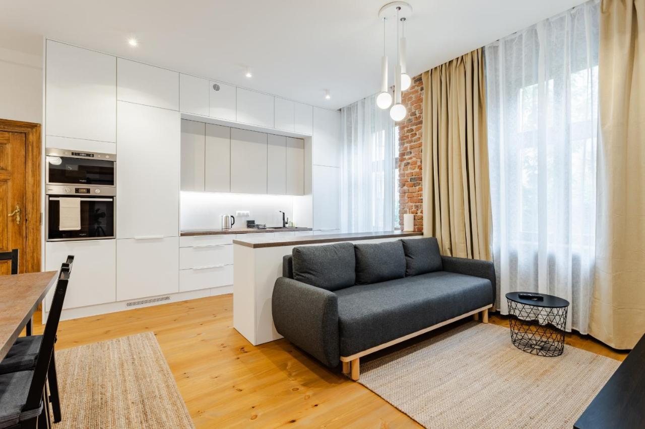 Two Bedroom Very Berry Apartment In Poznan With Desk By Noclegi Renters ภายนอก รูปภาพ