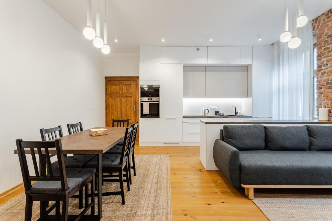 Two Bedroom Very Berry Apartment In Poznan With Desk By Noclegi Renters ภายนอก รูปภาพ