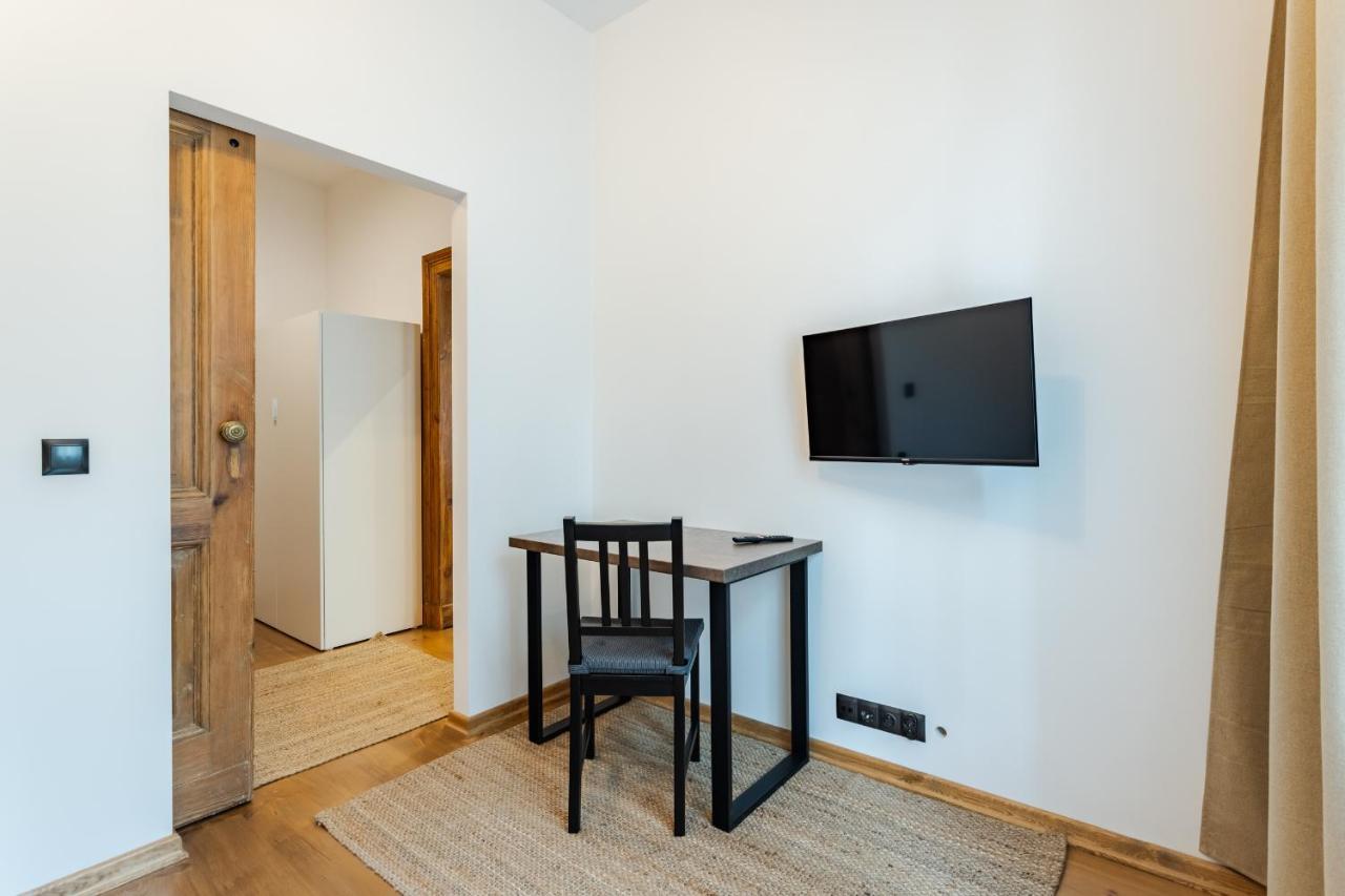 Two Bedroom Very Berry Apartment In Poznan With Desk By Noclegi Renters ภายนอก รูปภาพ