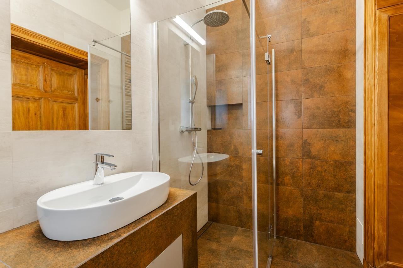 Two Bedroom Very Berry Apartment In Poznan With Desk By Noclegi Renters ภายนอก รูปภาพ