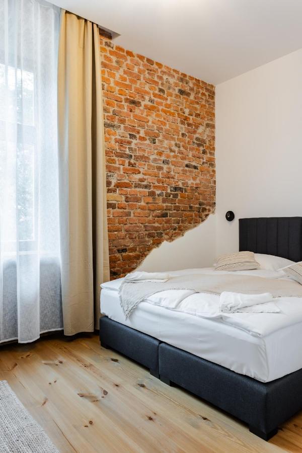 Two Bedroom Very Berry Apartment In Poznan With Desk By Noclegi Renters ภายนอก รูปภาพ